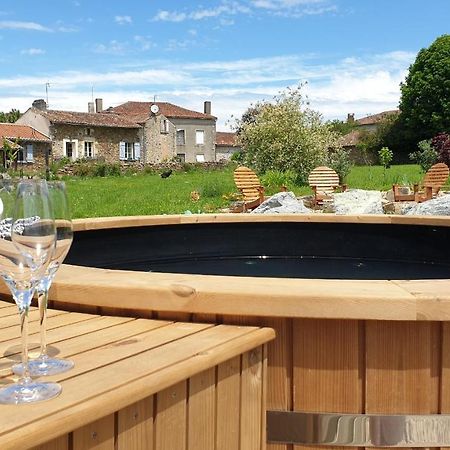 Vila Gite La Grange De Jeanne Rancon Exteriér fotografie