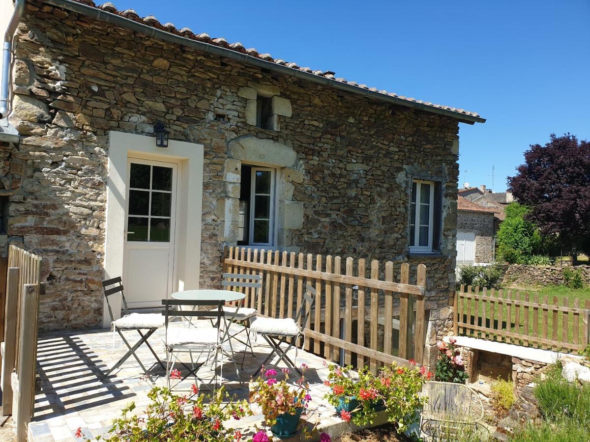 Vila Gite La Grange De Jeanne Rancon Exteriér fotografie